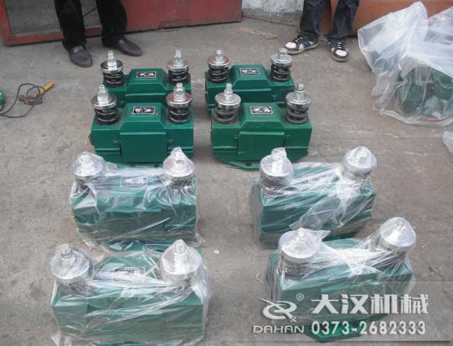 電磁倉壁振動器 電磁倉壁振動器